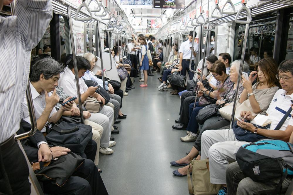 Le métro au Japon, il faut pousser pour y rentrer !
